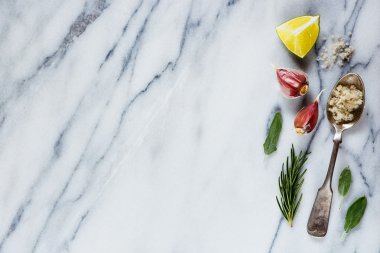 otlar ve baharatlar seçimi