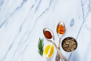 otlar ve baharatlar seçimi