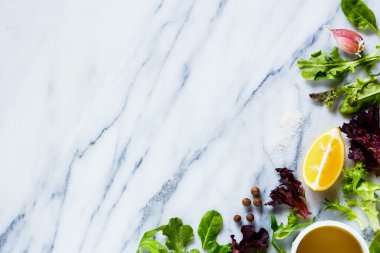 Yeşil otlar salata