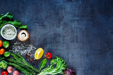 Renkli baharatlar ve sebzeler