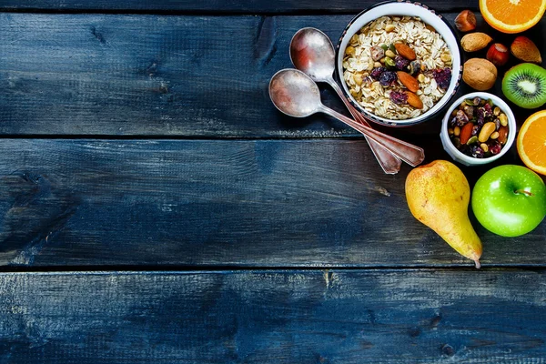 Tavolo con colazione sana — Foto Stock