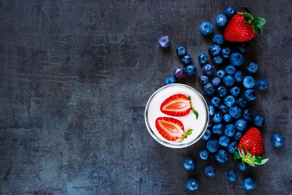 Smoothies mit frischem Obst — Stockfoto