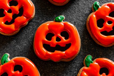 Zencefilli cadılar bayramı balkabağı ve buzlu şeker.