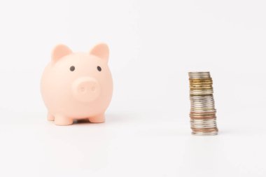 Şirin Pembe Domuzcuk Bankası, beyaz arka planda izole edilmiş. Yatırım bütçesi, iş emekliliği, finansal, para ve bankacılık kavramından tasarruf ediliyor. Boşluğu kopyala