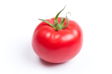 Kırmızı, parlak, sulu, taze domates beyaz arka planda izole edilmiş. Kapat.