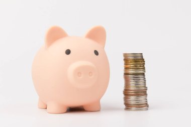 Şirin Pembe Domuzcuk Bankası, beyaz arka planda izole edilmiş. Yatırım bütçesi, iş emekliliği, finansal, para ve bankacılık kavramından tasarruf ediliyor. Boşluğu kopyala