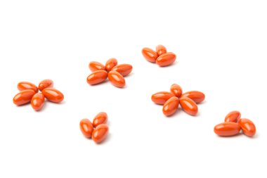 Beyaz arka planda Koenzim Q10. Yaşlanmayı önlemek için. İlaçlar ve ilaçlar.