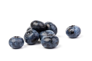 Beyaz arka planda izole edilmiş taze meyveler. Yakın plan.