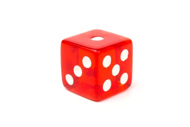 Kavramsal imaj, dünya çapındaki kumar veya yatırım risklerinde meslekleri veya kariyeri temsil eder. Beyaz arka planda şeffaf kırmızı zarlar