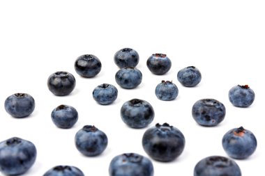 Beyaz arka planda izole edilmiş taze meyveler. Yakın plan.