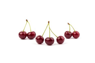 Beyaz arka planda izole edilmiş kirazlar. Kiraz arkaplan. Kirazlar düz dizayn.