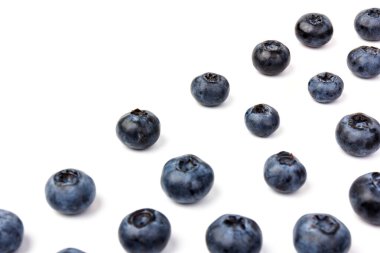 Beyaz arka planda izole edilmiş taze meyveler. Yakın plan.