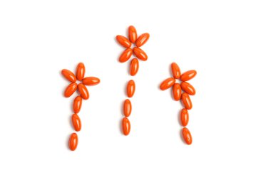 Beyaz arka planda Koenzim Q10. Yaşlanmayı önlemek için. İlaçlar ve ilaçlar.