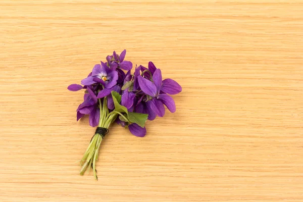 Prachtig Boeket Viola Odorata Bloemen Houten Tafel Plaats Voor Tekst — Stockfoto