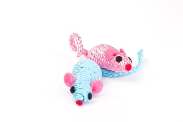 Zwei Blaue Und Rosa Spielzeugmäuse Für Eine Hauskatze Isoliert Auf — Stockfoto