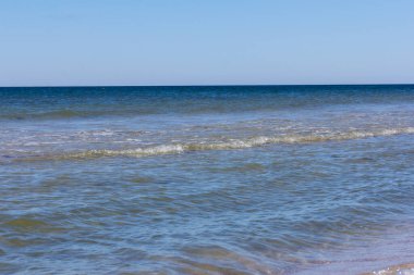 Kumsalda köpük salla. Geçmişe odaklan. Tatil kavramı.