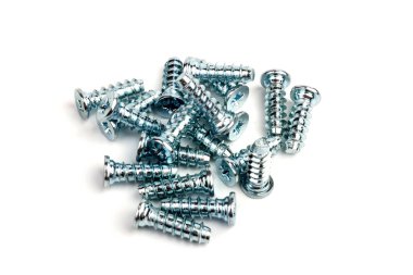Metal civatalar beyaz arka planda izole edilmiş. Fasteners ekipmanı. Donanım araçları.