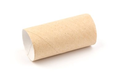 Boş tuvalet kağıdı ruloları ve beyaz arkaplandaki metin için boşluk