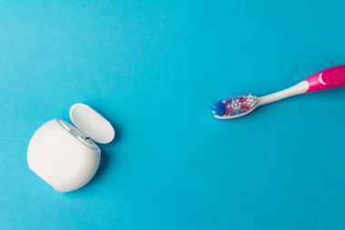 Ağız temizliği için diş ipi dağıtıcısı. Diş temizleme aracı arkaplan resmi.