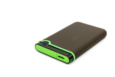 yakın plan beyaz arkaplandaki yedekleme için harici sabit disk