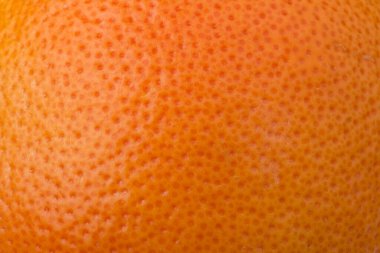 Beyaz arka planda izole edilmiş pembe greyfurt narenciyesi meyvesi olgunlaşmış..