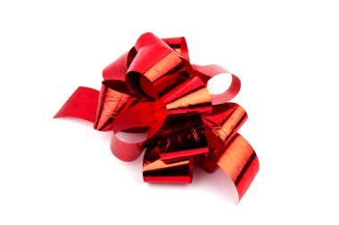 Gerçekçi tasarım için lüks ve parlak kırmızı fiyonk. Dekoratif hediye yayı beyaz arkaplanda izole edildi.