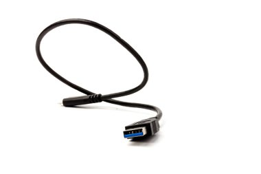 Beyaz arka planda USB kablo ve mini izole edilmiş. Şarj, tıkama, ekipman ve elektrik 