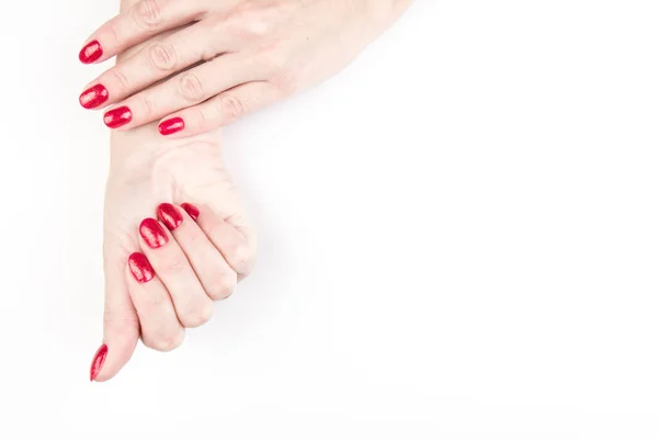 Kobieta Pokazuje Manicure Ręce Czerwonym Lakierem Paznokci Białym Tle Concept — Zdjęcie stockowe