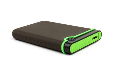 yakın plan beyaz arkaplandaki yedekleme için harici sabit disk