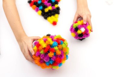 Cırt cırt elementler, arka plan için çocukların etkinliklerini düzenliyor 