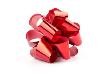 Gerçekçi tasarım için lüks ve parlak kırmızı fiyonk. Dekoratif hediye yayı beyaz arkaplanda izole edildi.