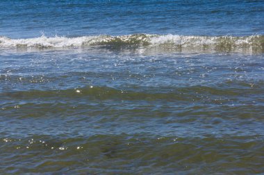 Kumsalda köpük salla. Geçmişe odaklan. Tatil kavramı.