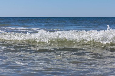 Kumsalda köpük salla. Geçmişe odaklan. Tatil kavramı.