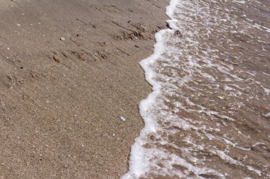 Kumsalda köpük salla. Geçmişe odaklan. Tatil kavramı.