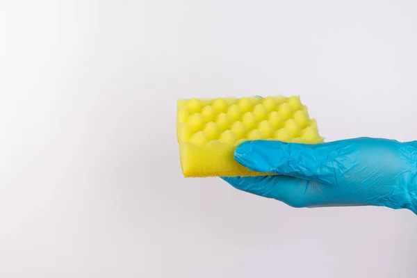 Vrouwelijke Hand Blauwe Handschoenen Voor Het Reinigen Schoonmaken Van Producten — Stockfoto