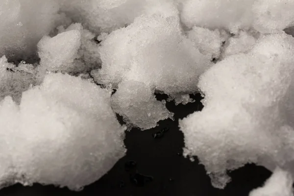 Pila Nieve Blanca Aislada Sobre Fondo Negro Estructura Nieve Hielo —  Fotos de Stock