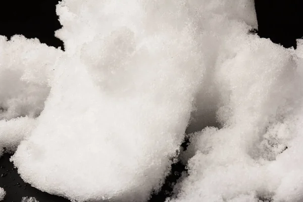 Haufen Weißer Schnee Isoliert Auf Schwarzem Hintergrund Die Struktur Von — Stockfoto