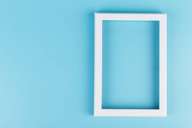 Duvardaki boş fotoğraf çerçevesi. Uzayı kopyala Ev İçi