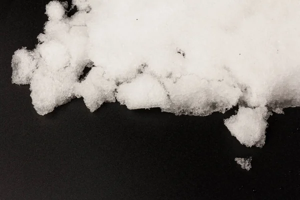 Pilha Neve Branca Isolada Sobre Fundo Preto Estrutura Neve Gelo — Fotografia de Stock
