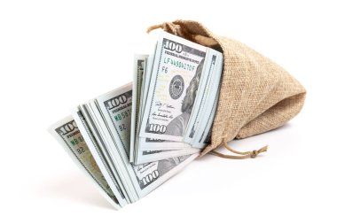 Beyaz arka planda izole edilmiş çuval içinde dolar