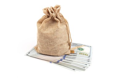 Beyaz arka planda izole edilmiş çuval içinde dolar