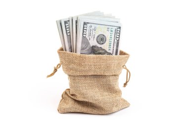 Beyaz arka planda izole edilmiş çuval içinde dolar