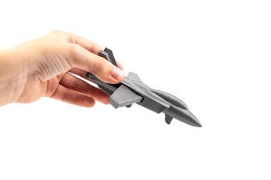 Beyaz arkaplanda 3 boyutlu bir yazıcıda üretilen gri model bir savaş uçağı. ulaşım kavramı