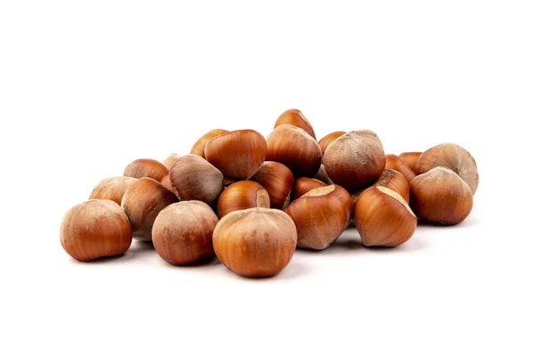 白色背景上的褐色坚果 榛子背景 健康食品 — 图库照片