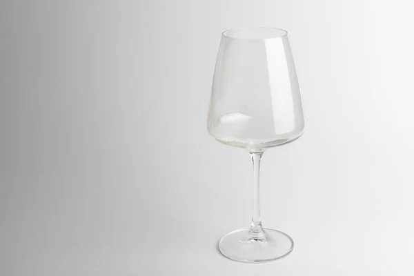 Leeg Doorzichtig Wijnglas Een Lichte Ondergrond Silhouet Van Een Glazen — Stockfoto