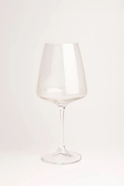 Leeg Doorzichtig Wijnglas Een Lichte Ondergrond Silhouet Van Een Glazen — Stockfoto