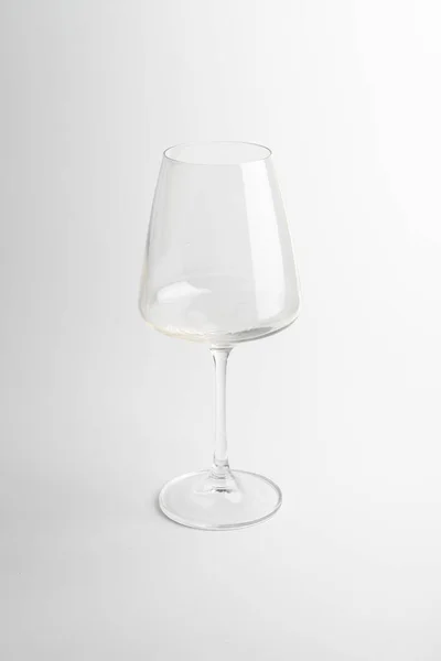 Leeg Doorzichtig Wijnglas Een Lichte Ondergrond Silhouet Van Een Glazen — Stockfoto