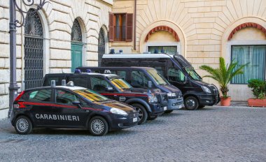 Polis arabası İtalyan başkenti Roma