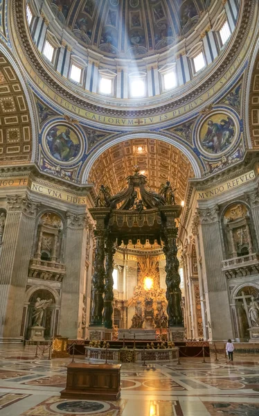 Interior of Saint Peter's dome — Stock Photo, Image