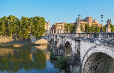 Saint Angel Köprüsü'nde Günbatımı